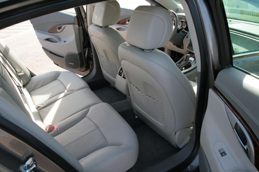 Интерьер Buick LaCrosse 2010 года  (NA) (фото 38 из 121)